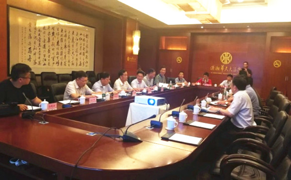 1.刘福生董事长与满国金副理事长座谈讨论_副本.jpg 1.刘福生董事长与满国金副理事长座谈讨论_副本.jpg