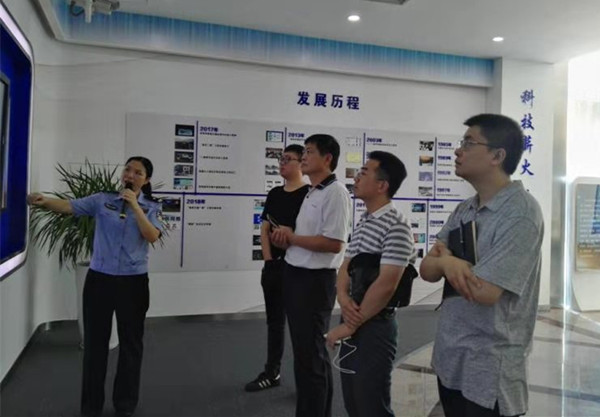 汤晓安1_副本.jpg 汤晓安1_副本.jpg