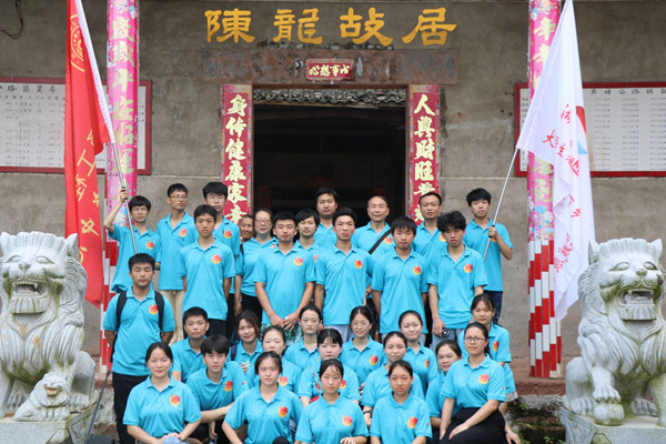 1.服务点的合影_副本.jpg 1.服务点的合影_副本.jpg