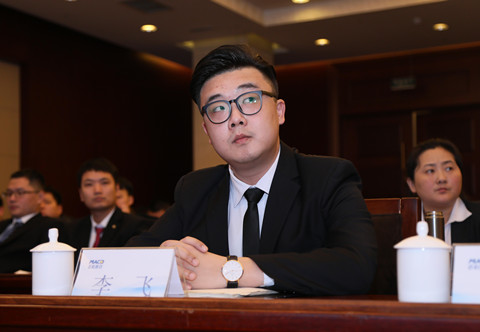 14.李飞在听取高管汇报_副本.jpg 14.李飞在听取高管汇报_副本.jpg