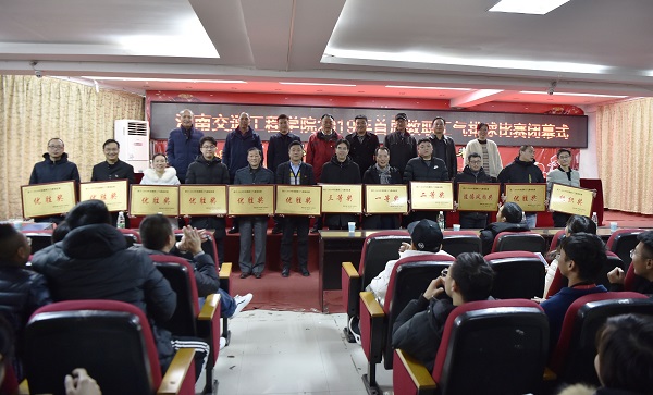 合影.JPG 合影.JPG