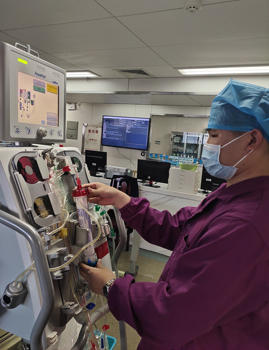 第二张是归来后上班的照片_副本.jpg 第二张是归来后上班的照片_副本.jpg