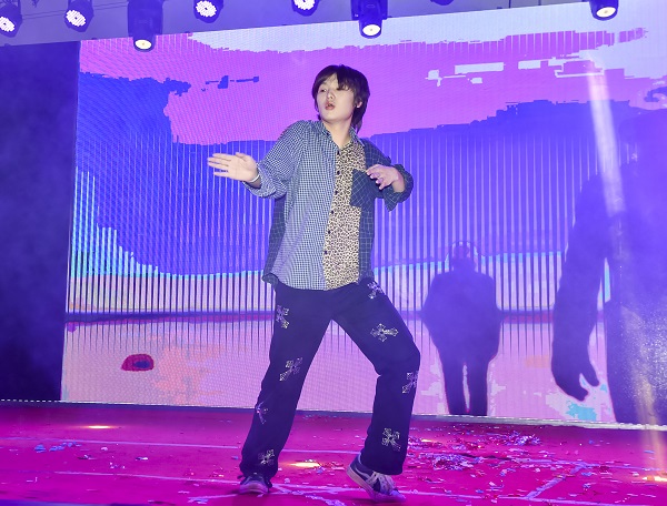 6街舞.jpg 6街舞.jpg