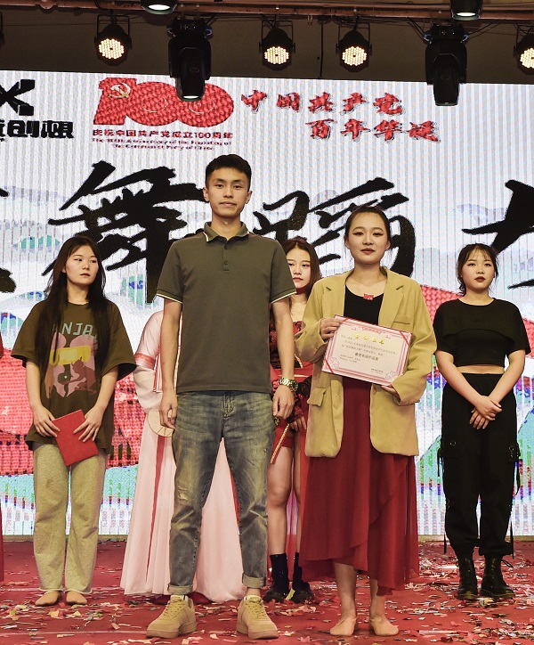 23毛淑琴 李梦依 最受欢迎作品奖.jpg 23毛淑琴 李梦依 最受欢迎作品奖.jpg