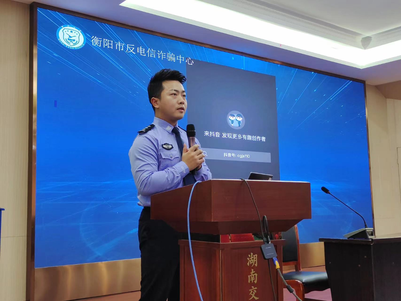 8a1a5a82cbe8c7ff91d6ab6f6bbd4456.jpg 8a1a5a82cbe8c7ff91d6ab6f6bbd4456.jpg